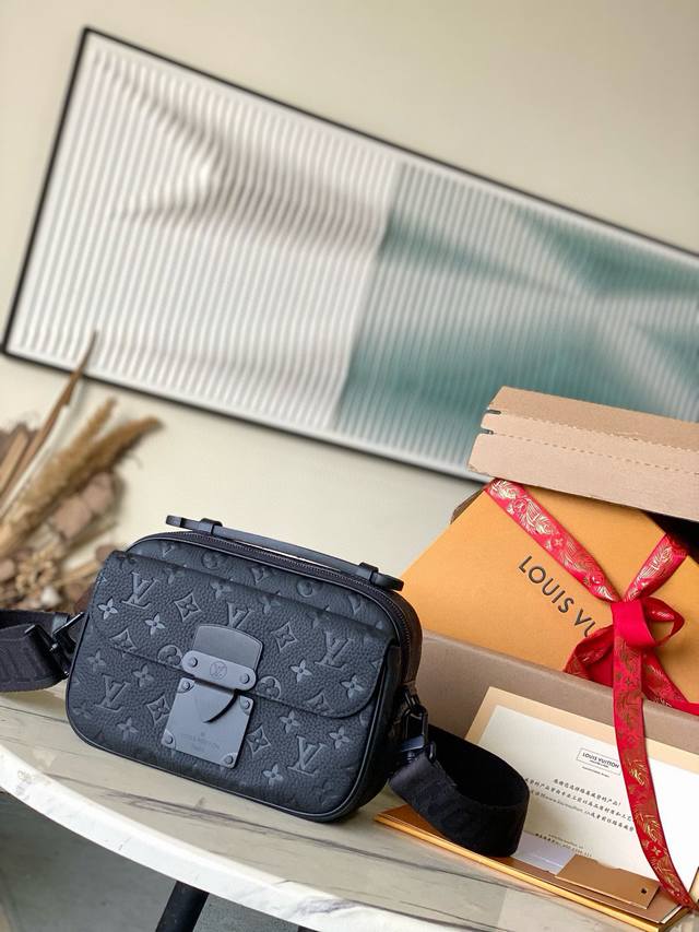 Top Layer Leatherm58489 Full Leatherthis S Lock Messenger Bag Is Made Of Soft Ta