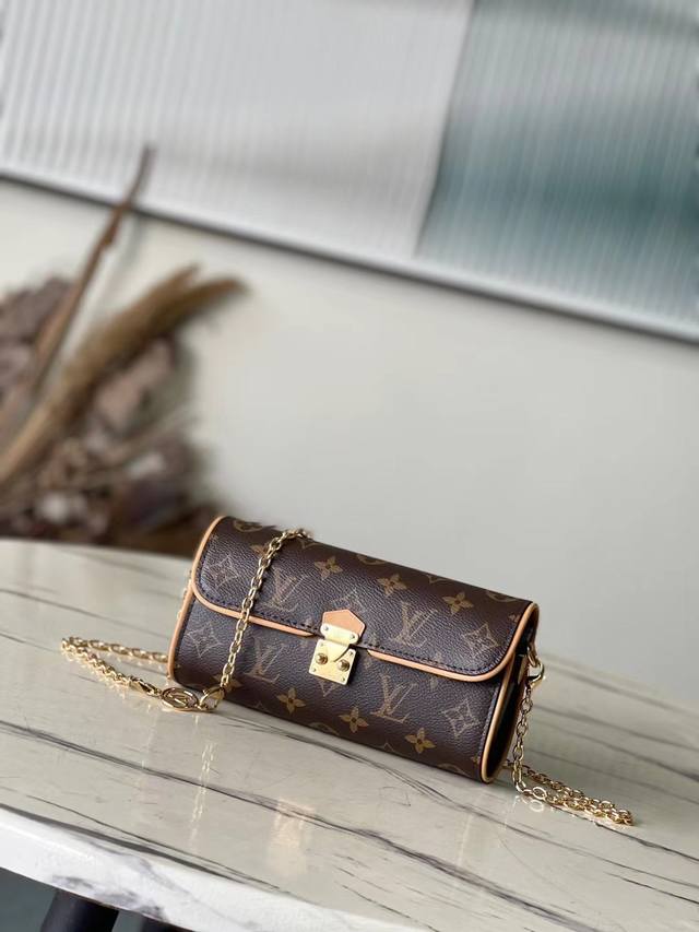 Top Original M13566 This Pochette Camille Handbag Is Made Of Monogram Canvas, Pa