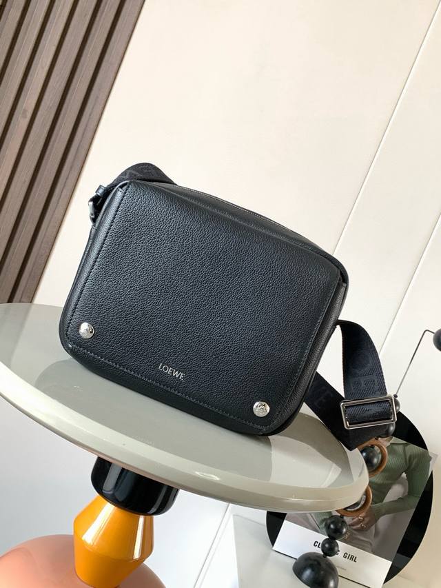 New Extra Small Soft Grained Calfskin Pebble Messenger Bag The Pebble Messenger