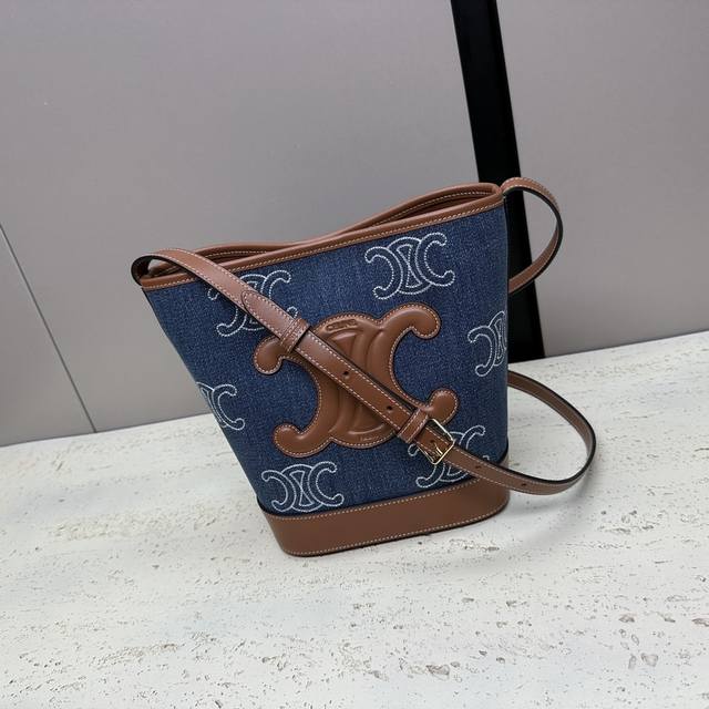 cuir Triomphe Small Smooth Leather And Denim Bucket Bag Height 22 Bag Opening