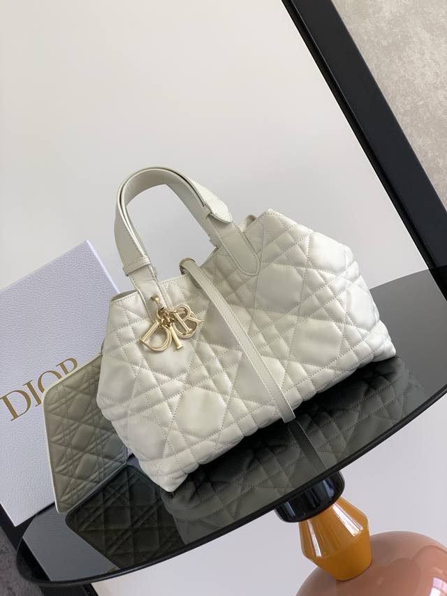 the Highest Version On The Marketthis Dior Toujours Handbag Made A Splendid A