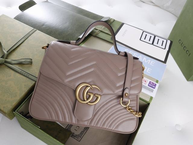 Original Leather Introduction This Chain Shoulder Bag Is Carefully Crafted With