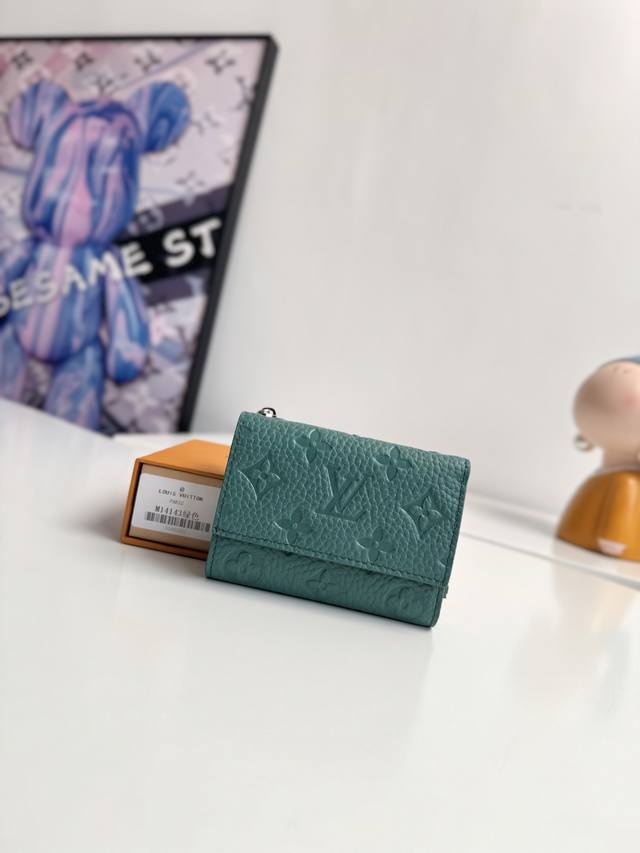 Overseas Original M14143 Green Exclusive Real Shot This Slender Pilot Wallet Is