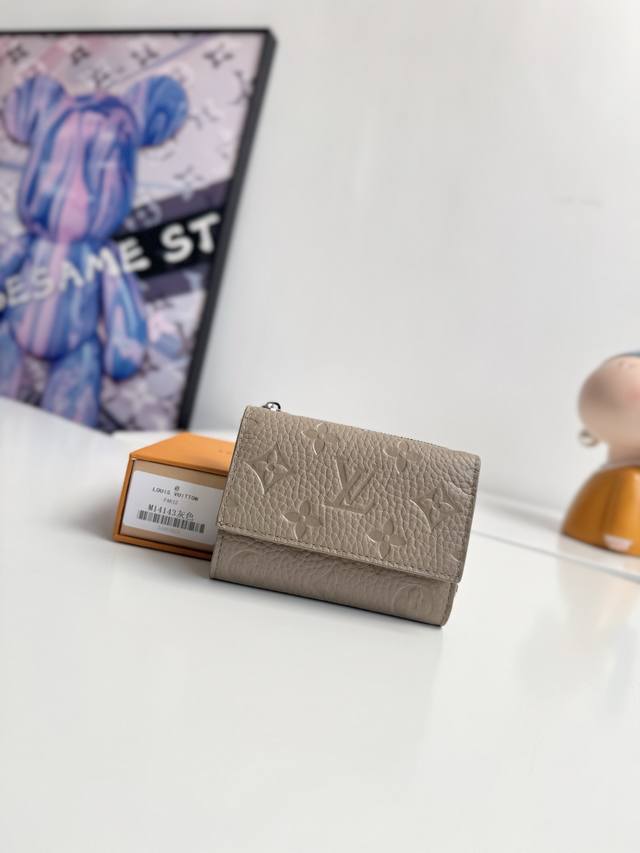 Overseas Original M14143 Grey Exclusive Real Shot This Slender Pilot Wallet Is M