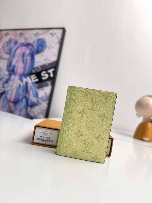 Overseas Original M14115 Light Yellow Exclusive Real Shot This Passport Cover Is