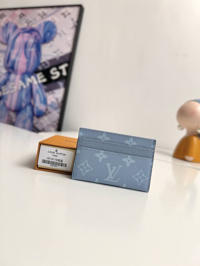 Overseas Original M14119 Light Blue Exclusive Real Shot This Card Holder Is Made