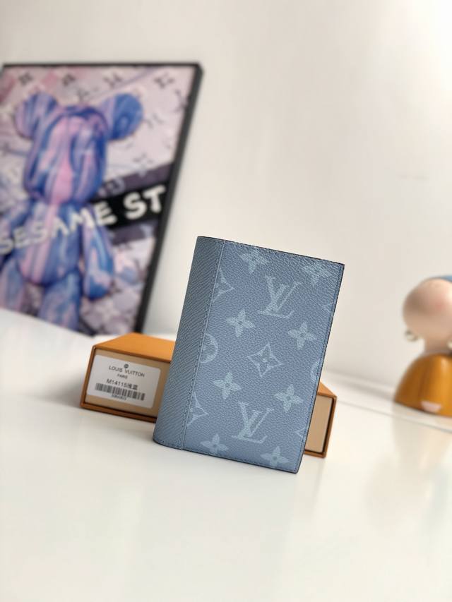 Overseas Original M14115 Light Blue Exclusive Real Shot This Passport Cover Uses