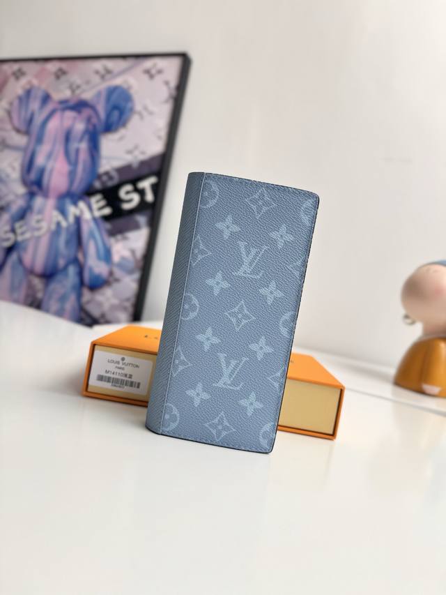 Overseas Original M14110 Light Blue Exclusive Real Shot Brazza Long Wallet Is Ma
