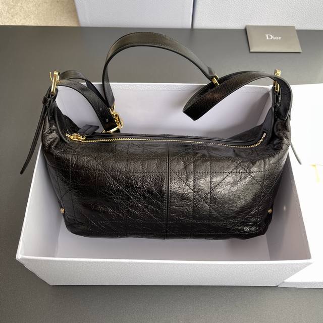 Original Leather Top Quality Imported Material D-Journey Small Handbag This Hand