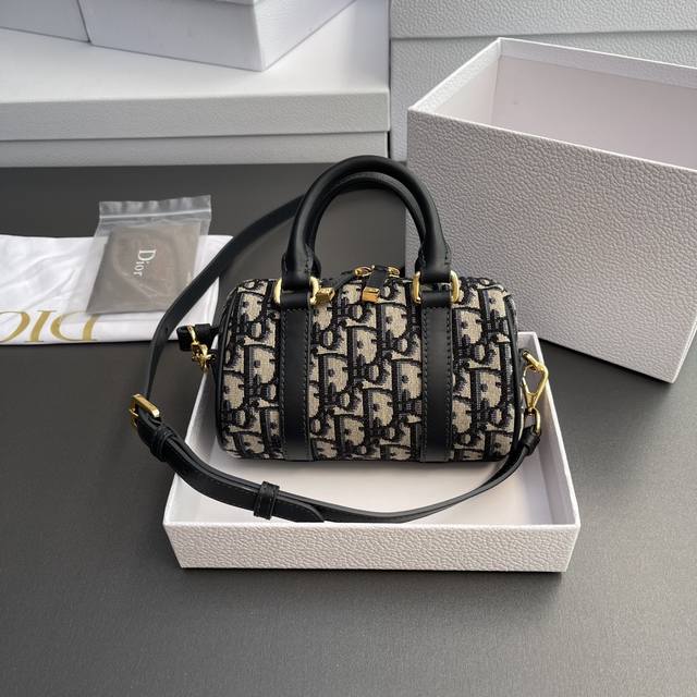 Original Leather Top Quality Imported Material Groove 16 Mini Bag This Bag Is Cr