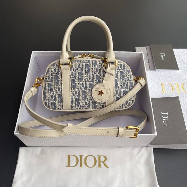Original Leather Top Quality Imported Materials D-Vibe East-West Handbag This Ha