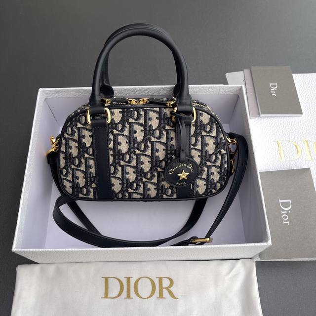 Original Leather Top Quality Imported Material D-Vibe East-West Handbag This Han