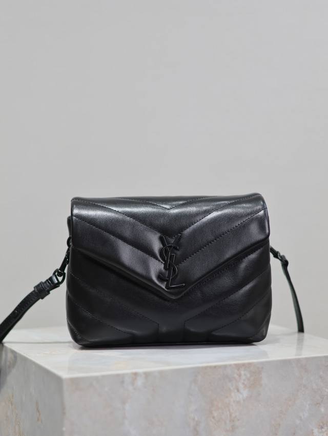 loulou 20Cm Black Black Buckle Y's Classic Hit, The Most Practical And Versat