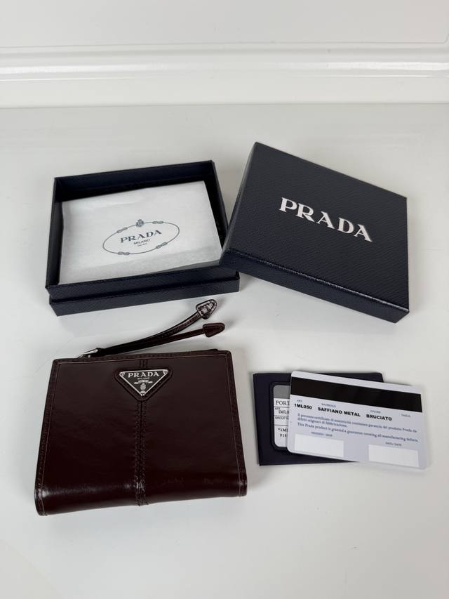 p Unisex Short Wallet Model 1Ml050, Made Of Brown Waxed Leather, Eight Card S