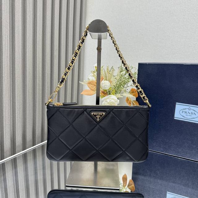 Top Original Model Number 1Ni054 Chain Underarm Bag This Clutch Is Made Of Recyc