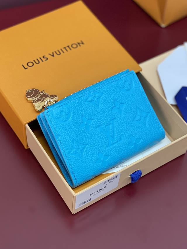 m14089 The Chip Edition Lisa Wallet In Lake Blue Is An Everyday Essential. It