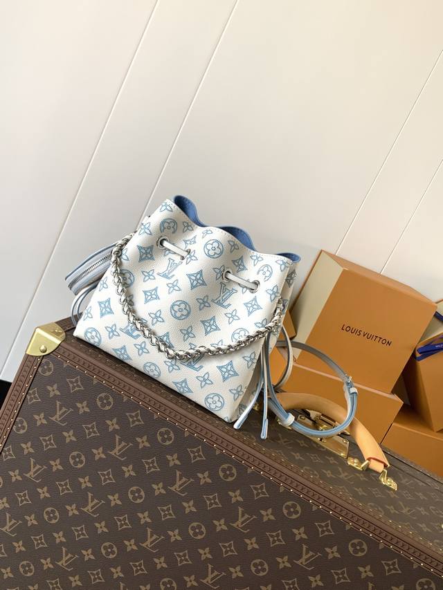 Top Original Single Code Change Chip M 11736 This Bella Bucket Bag Is From The F
