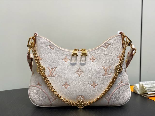 Factory Price P Top Original M14634 Cream Leather Chain Croissant Bag New Boulog