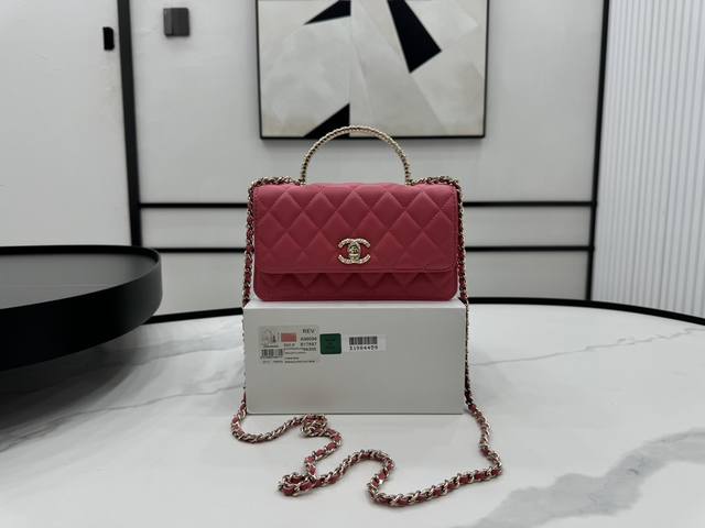 a96094 Chanel Sheepskin Handle Woc The Handle Is Very Distinctive. The Metal