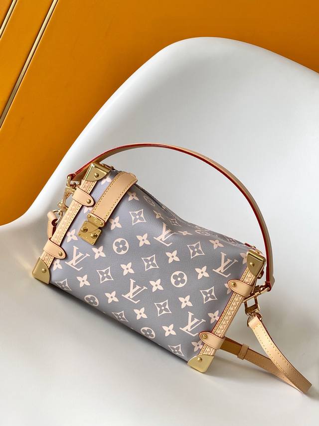 m12428 Top Original Side Trunk Medium Handbag Inspired By The Brand's Vintage