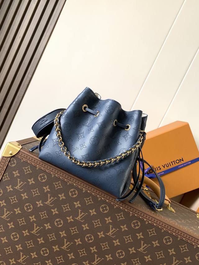 Top Original Single Code Change Chip M14315 Dark Blue This Bella Handbag Is Mono