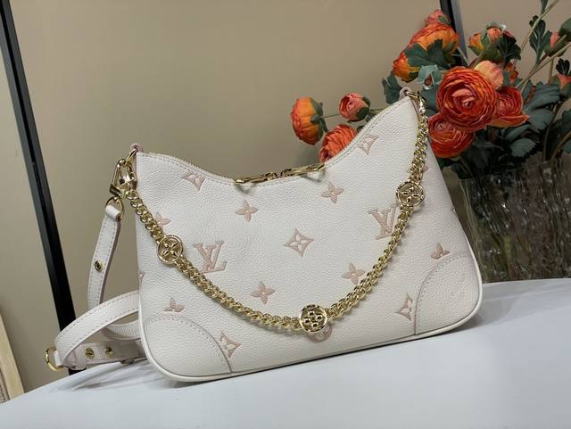 Top Original Replica Exclusive Real Shot Boulogne Horn Handbag M14634 Cream Apri
