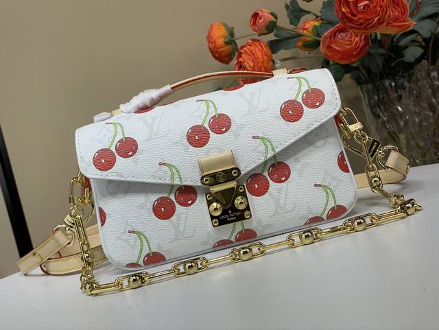exclusive Real Shot Of The Top Original Replica Pochette M Tis East West Mess