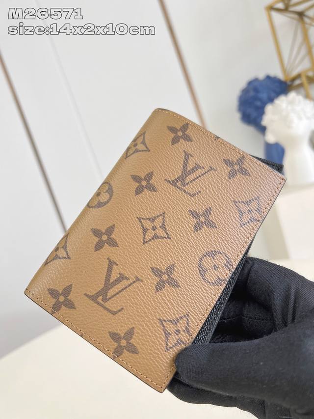 Factory Price P Top Original M26571 Yellow Flower This Passport Holder Is Made O