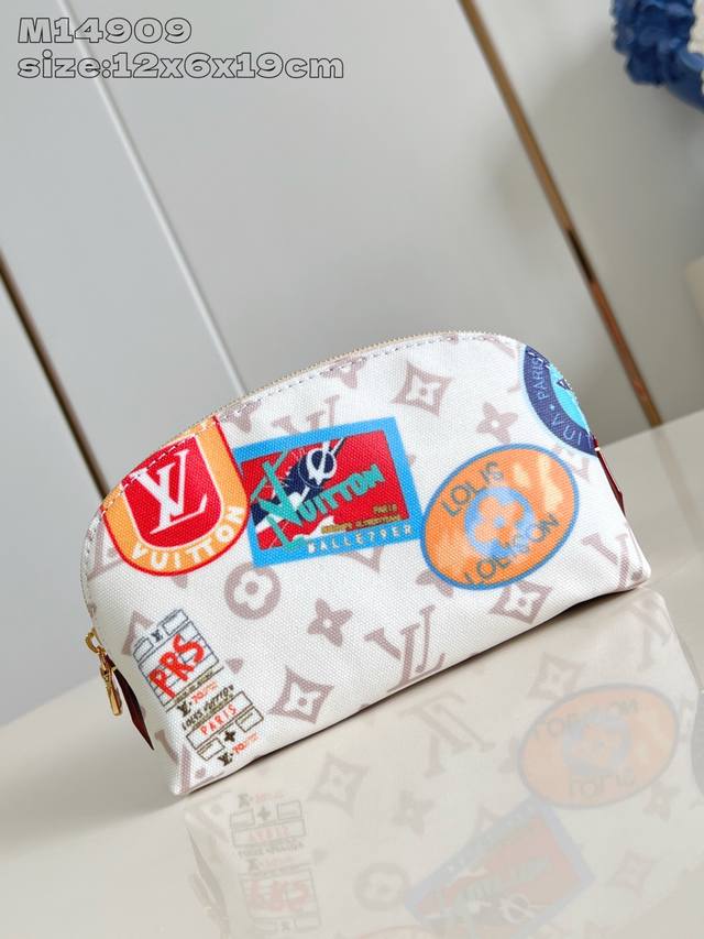 Factory Price P Top Original M14909 This Small Cosmetic Bag Is Made Of Monogram