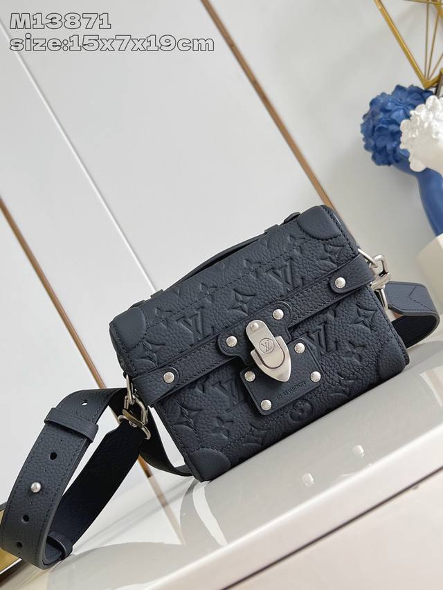 Factory Price P Top Original M13871 This Soul Trunk Handbag Is Made Of Soft Mono
