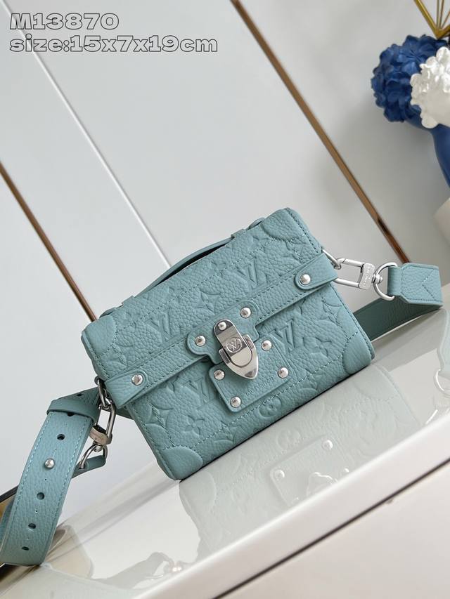 Factory Price P Top Original M13870 This Soul Trunk Handbag Is Made Of Soft Mono