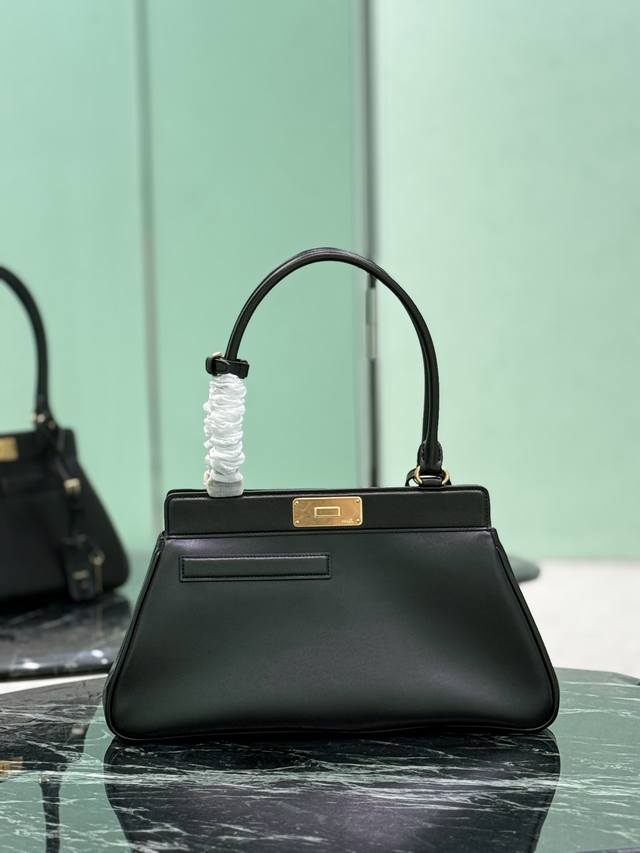 2025 New Model This Handbag Is Presented In A Modern Geometric Shape, Interpr