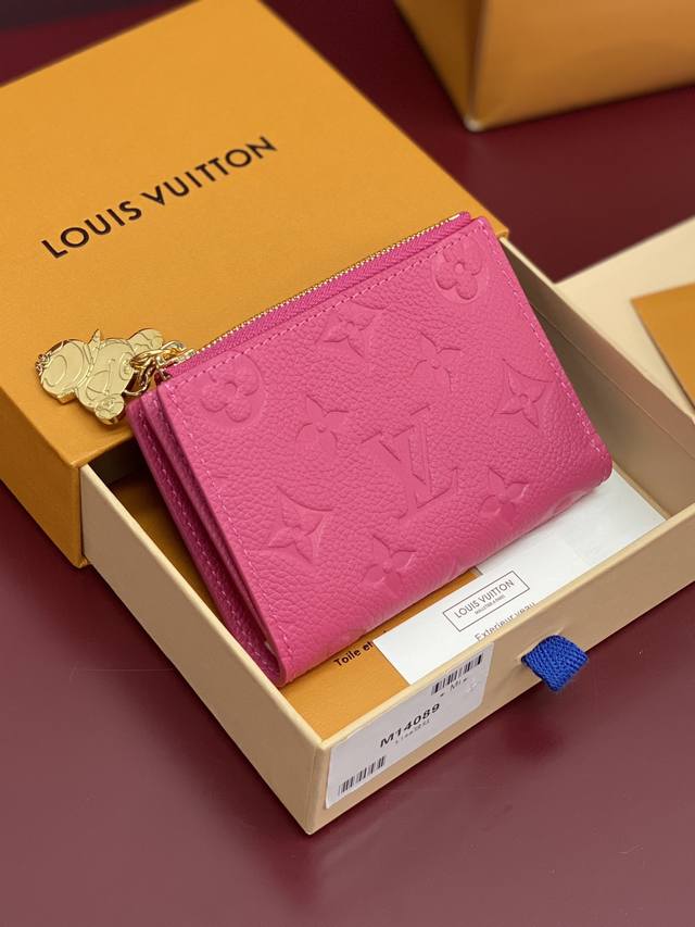 Factory Price P M14089 Rose Red Chip Edition Lisa Wallet Is An Everyday Essentia