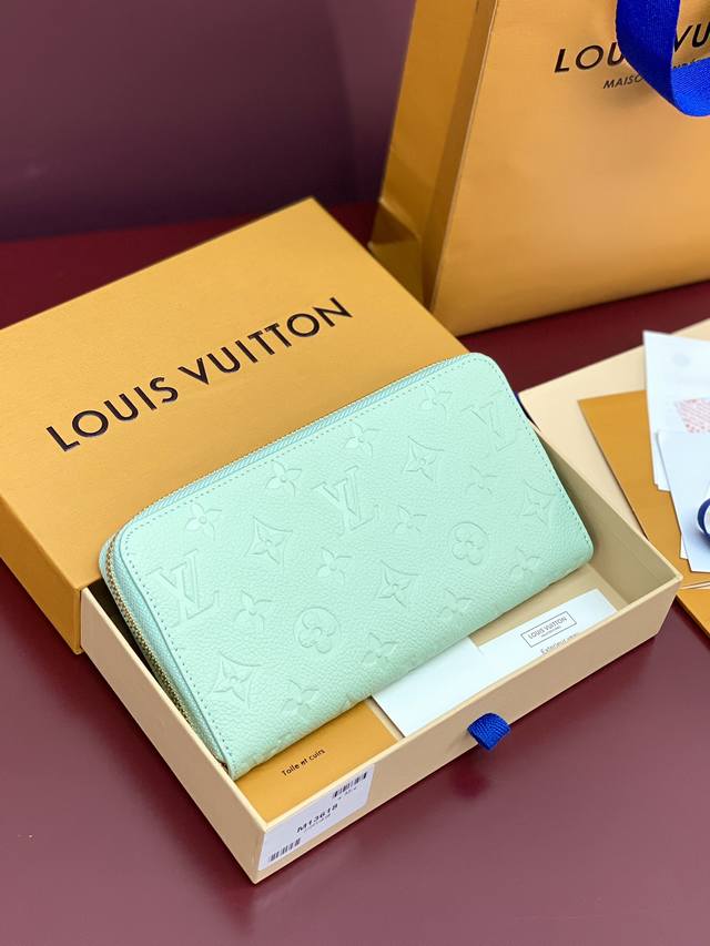 Factory Price P M13618 Green Chip Edition Zippy Wallet Louis Vuitton's Classic M