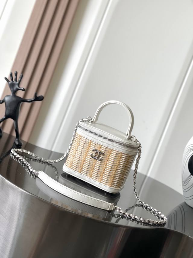 chanel Hand-Woven Rattan Cosmetic Bag Calfskin Bamboo Weaving Full Steel Hard