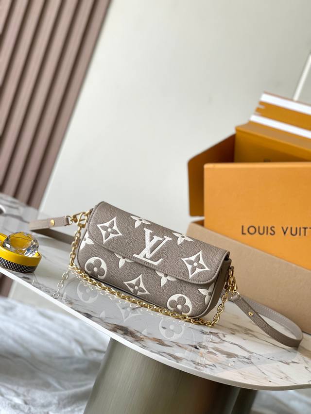 Chip Steel Extra-Grade Mb Original Leather Wallet On Chain Handbag Model M82211