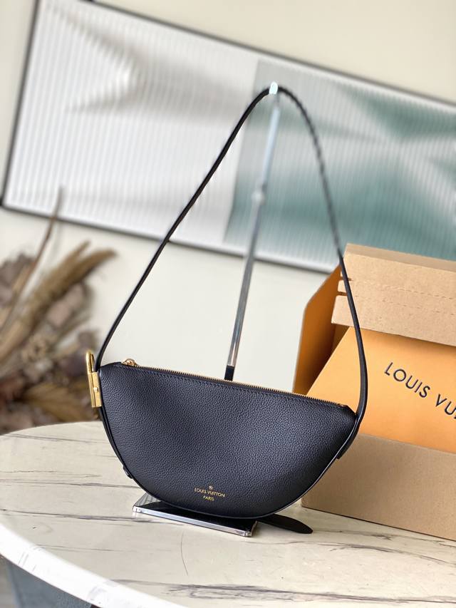 Top Layer Leather Top Original M11429 Low Key Features A Modern Minimalist Desig