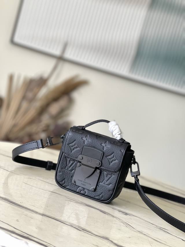 Top Layer Leather, Top Quality Original M83148 This New Steamer Messenger Bag In