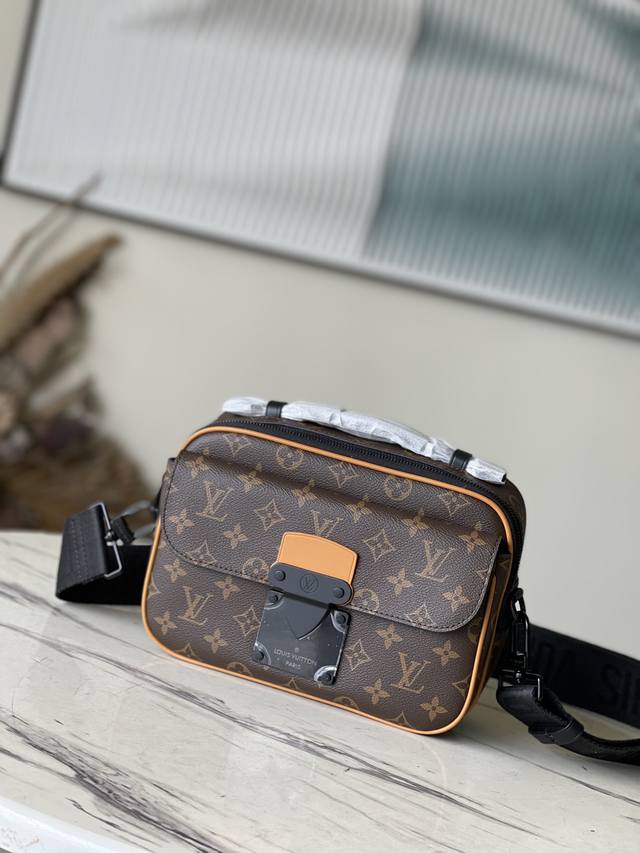 Top-Grade Original M45806 Yellow Leather This S Lock Messenger Bag Is Made Of Mo