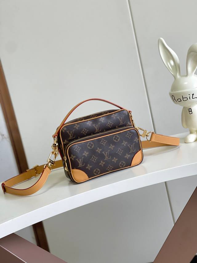 Top Original 163 Chip M14016 Nil Handbag Is Stylish And Compact, Belongs To The