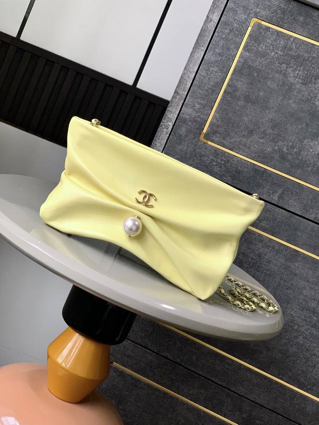 Chicken Yellow Ohanel 25S Clutch Bracelet Bag Who Wouldn't Be Moved By It? The G