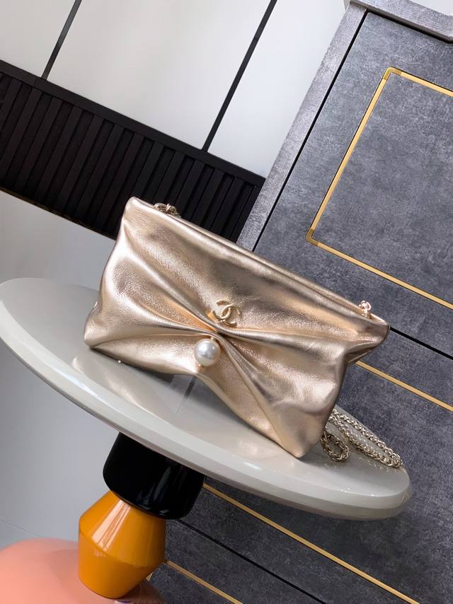 Champagne Color Ohanel 25S Hand Bracelet Bag, Who Can't Be Moved By It? The Gold