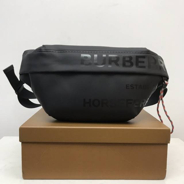 Waist Bag Draws On The Street Style Of The 90S And Is Updated With Horseferry Pr