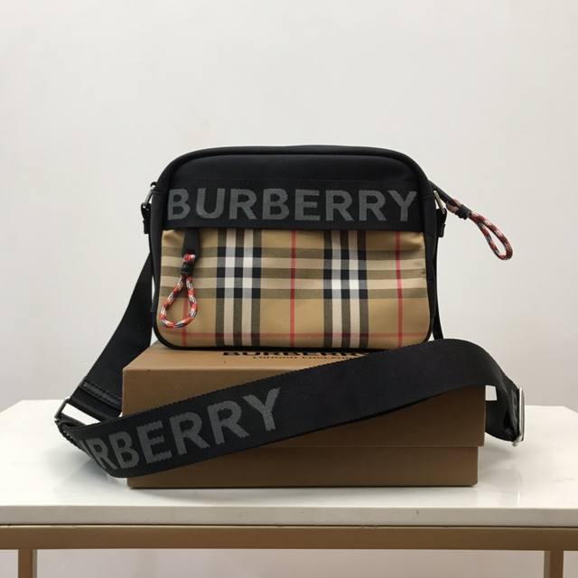 b Top-Grade Original Exquisite Crossbody Bag With Exquisite Leather Trims Dec