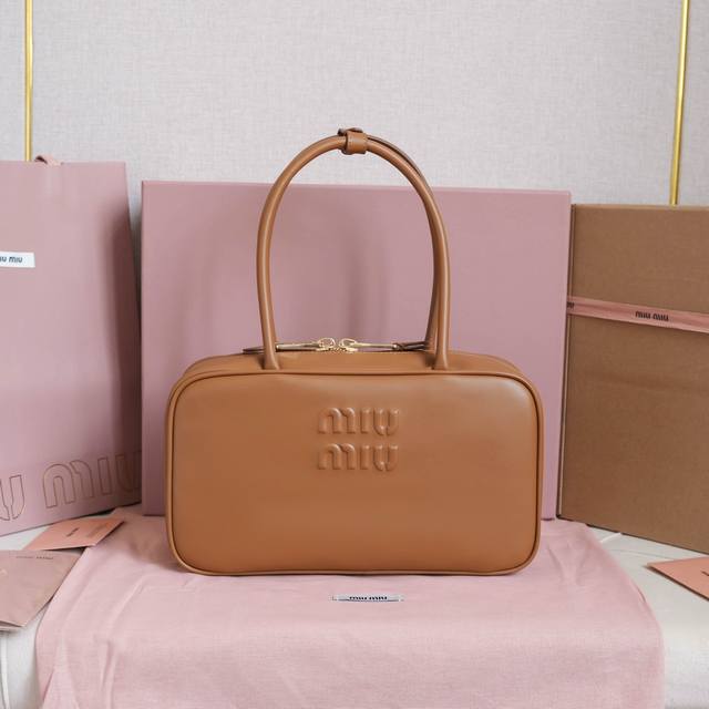 bb172 Miumiu New Size Briefcase Uses Top Imported Calf Leather, Smooth And So