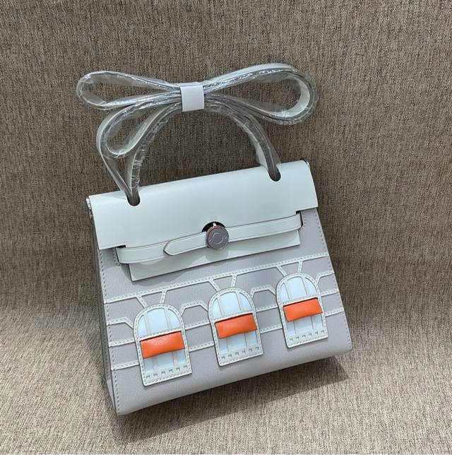 House Bag 22Cm Detail Picture Pearl Gray