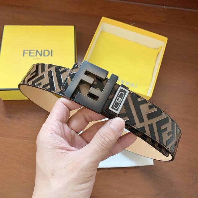 Fendi Genuine High-End Goods Two-Color Embossed Leather With Original Fabrics Cu