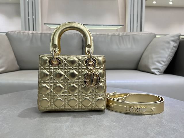 Top-Grade Original Lady Diormy 20Cm Ancient Gold The Four-Grid Badge Has A Profo