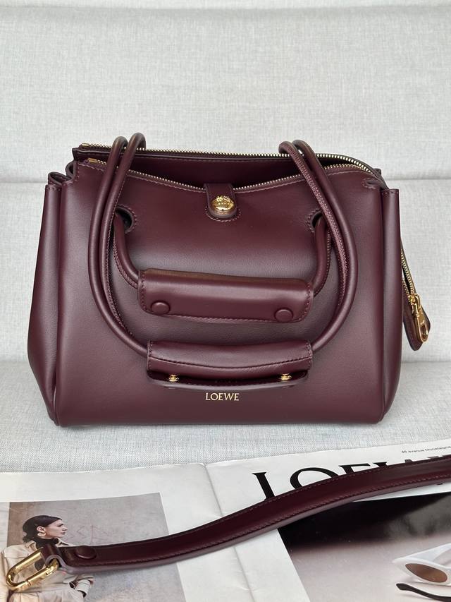 Original Leather Small Size*0256 Wine Re D Size:23.5*10*19Cm Madrid Has A Soft S