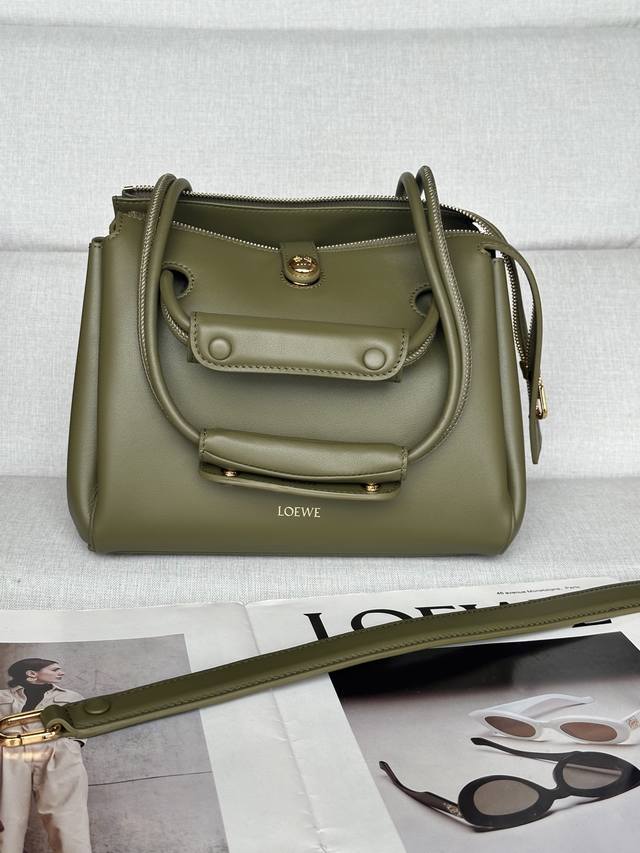 Original Leather Small Size*0256 Olive Green Size: 23.5*10*19Cm Madrid Has A Sof